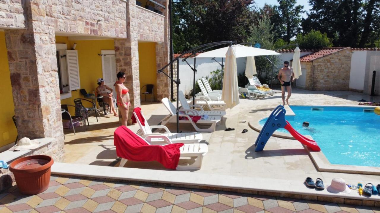 Apartments Villa Mimi Višnjan エクステリア 写真