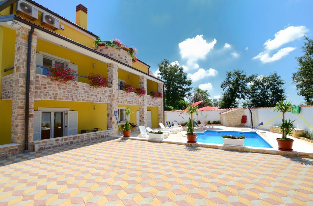Apartments Villa Mimi Višnjan エクステリア 写真
